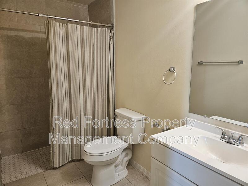 Building Photo - 542 SE 6th Pl