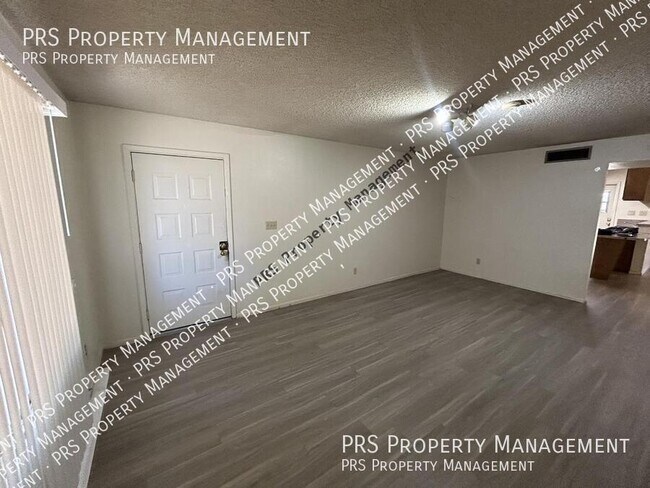 Building Photo - 5309 S River Dr