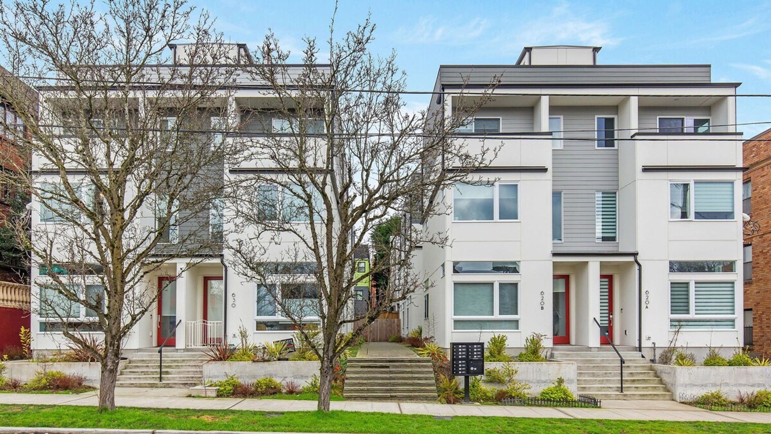 Building Photo - 628 10th Ave E