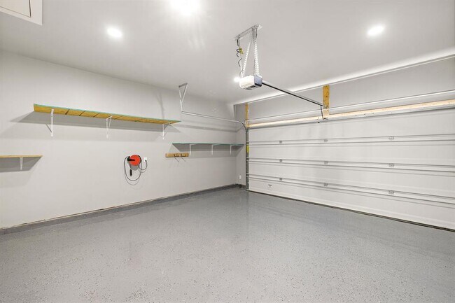 Building Photo - 113 Lyrebird Ln