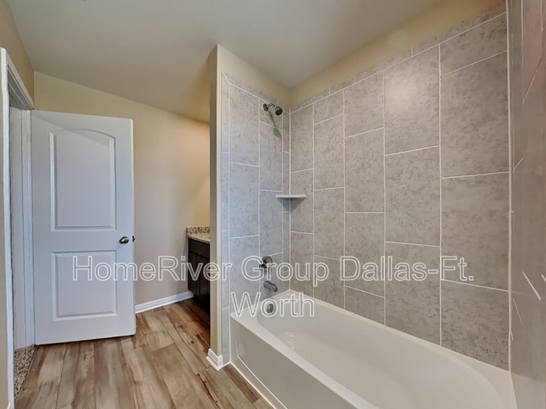 Building Photo - 2013 Dahlia Way