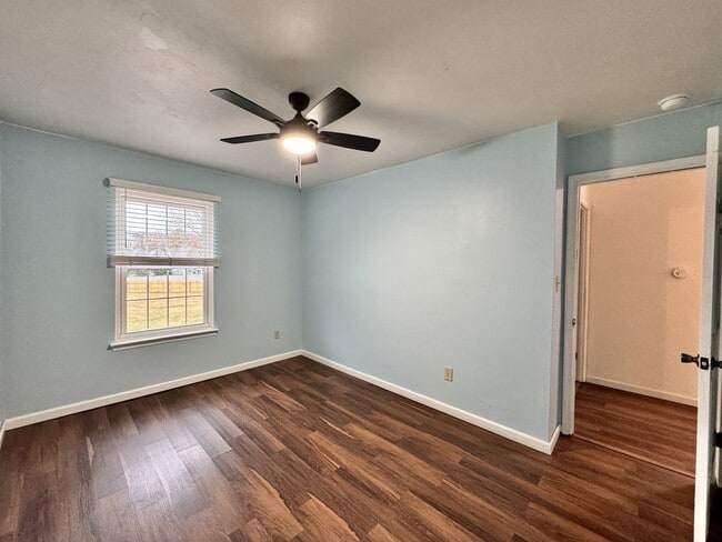 Building Photo - Glenleigh 1st-time Rental! Pet-Friendly, End-Unit Townhome, Cul-De-Sac with HUGE fenced backyard!