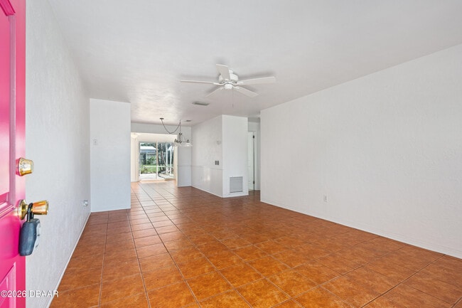 Building Photo - 152 Longwood Dr