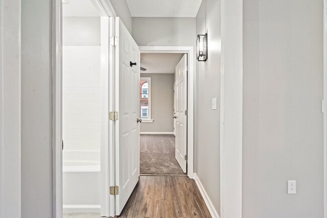 Building Photo - 301 Rochelle St