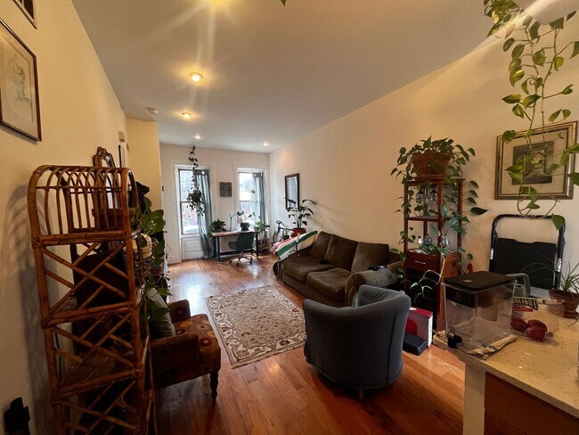 Primary Photo - Bright and spacious one bedroom unit in a ...