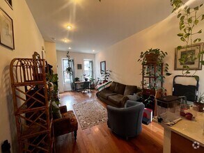 Building Photo - Bright and spacious one bedroom unit in a ...