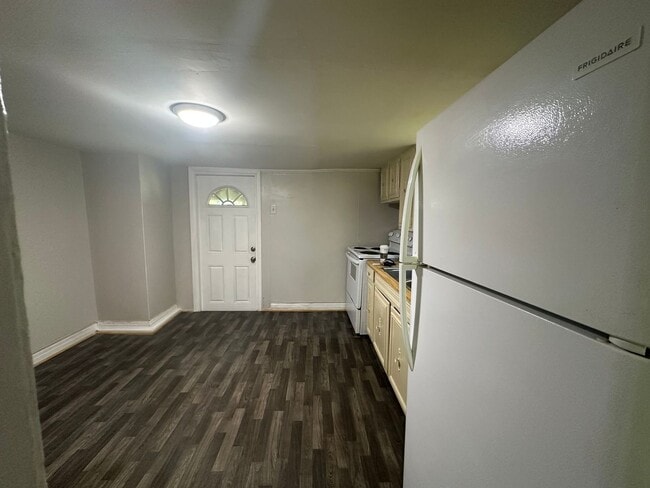 Building Photo - 2 Story House Under $800