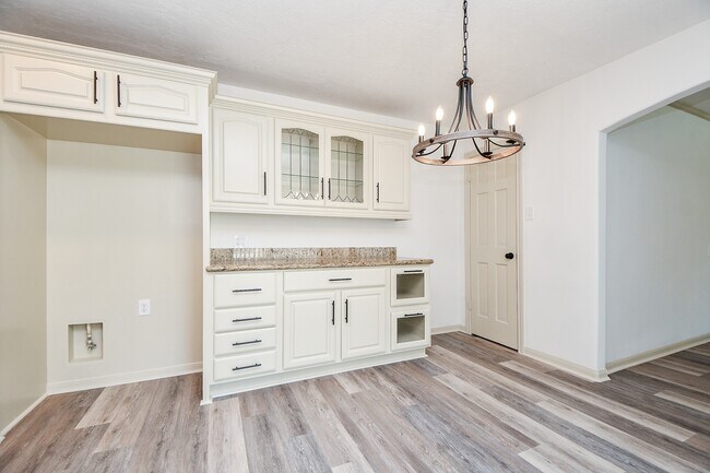 Building Photo - 8231 Bo Jack Dr