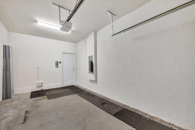 Building Photo - 9480 SW 171st Ct