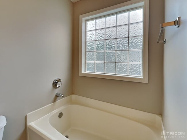 Building Photo - 252 Cambridge Dr