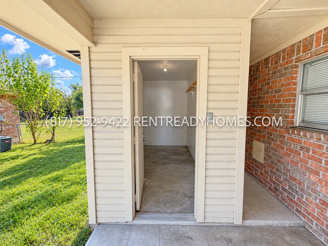 Building Photo - 2528 Pinon Ct