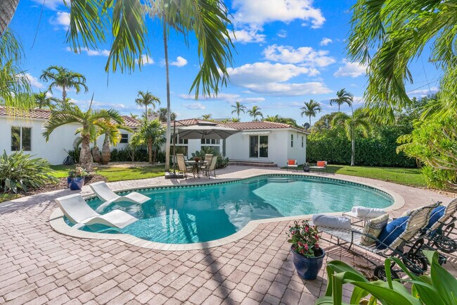 Building Photo - 2317 NE 12th St