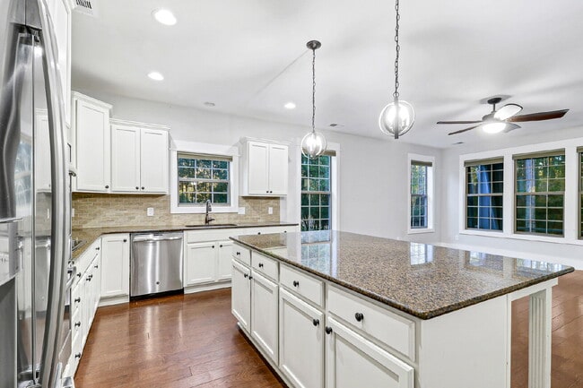 Building Photo - Beautiful Low Country Home in Rose Dhu!