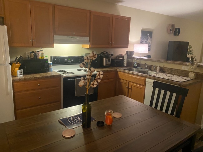 Building Photo - 141 St George Ln