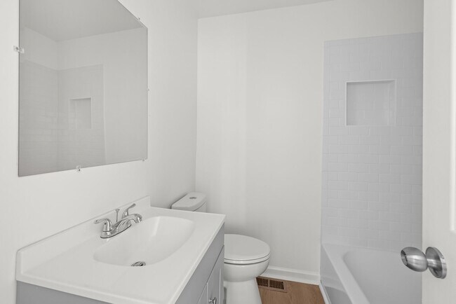 Building Photo - Fully Renovated Center Point Bungalow