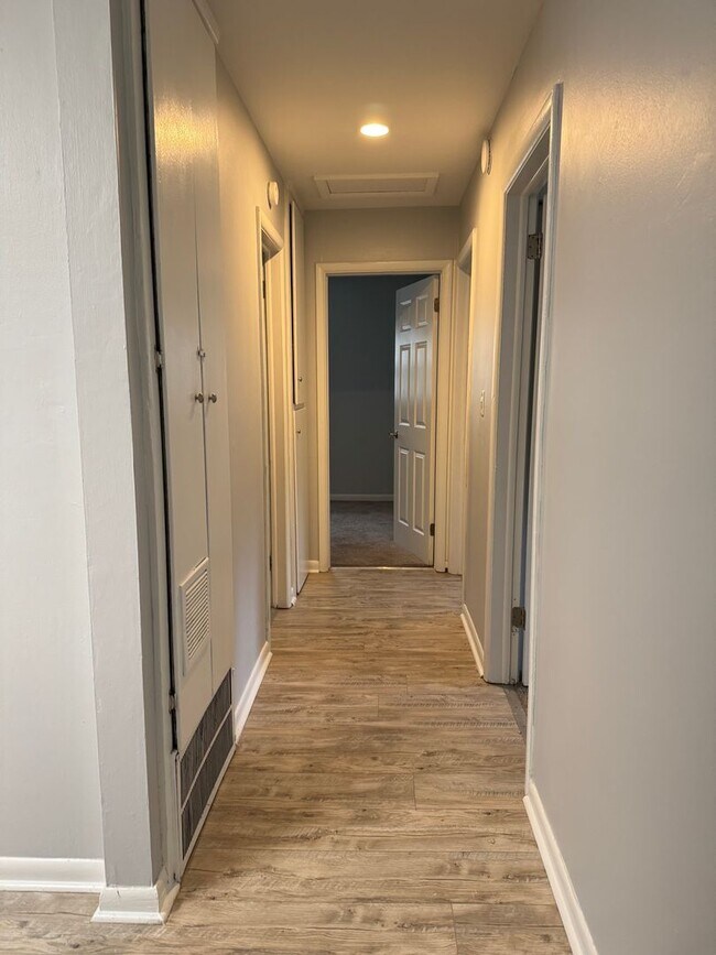 Building Photo - 48 Edgemoor Dr