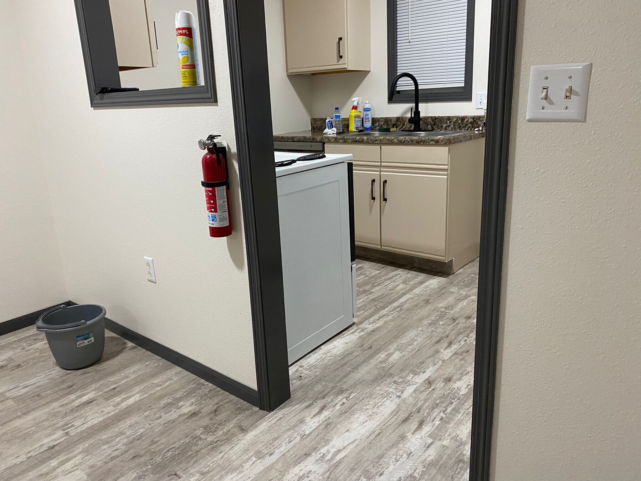 Building Photo - 2802 Maralane Ave