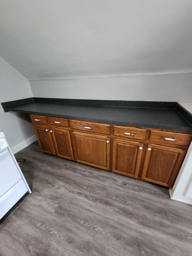 Building Photo - SUPER CLEAN 1 Bedroom Apt For Rent