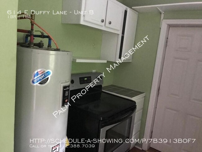 Building Photo - Adorable Studio Apartment Available with great shared Courtyard