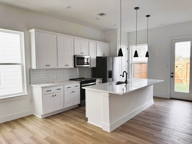 Building Photo - 2708 Bostic St