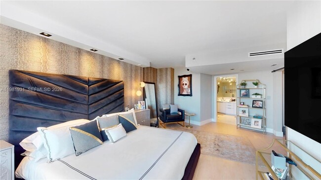 Building Photo - 1000 W Island Blvd