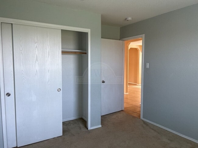 Building Photo - 204 W Gemini Ln