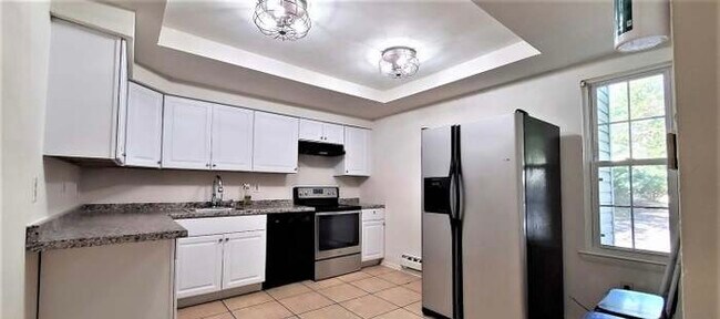 Building Photo - 1605 Bromley Estate