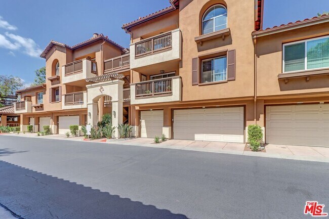 Building Photo - 2960 Champion Way