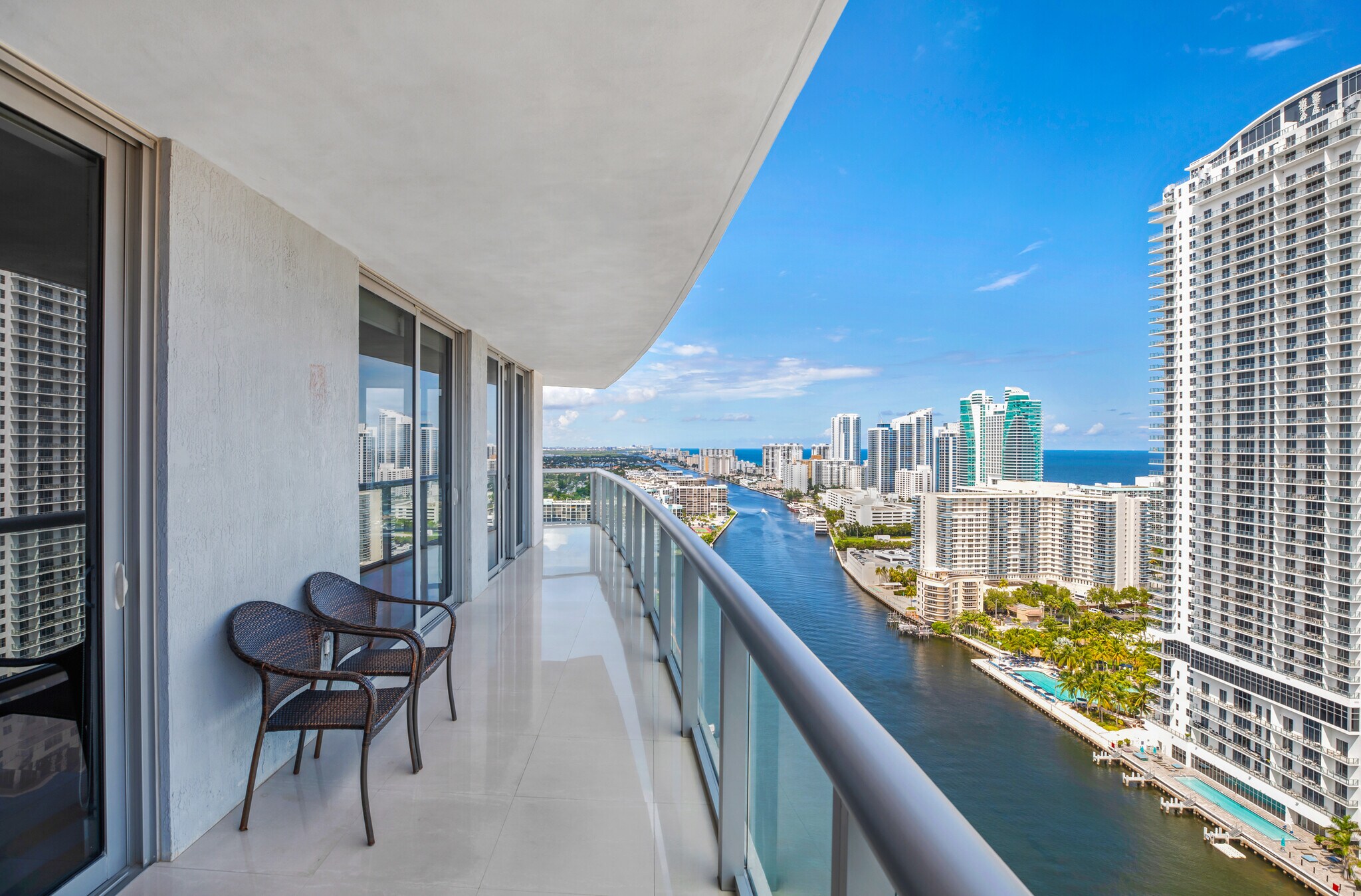 Building Photo - 2600 E Hallandale Beach Blvd