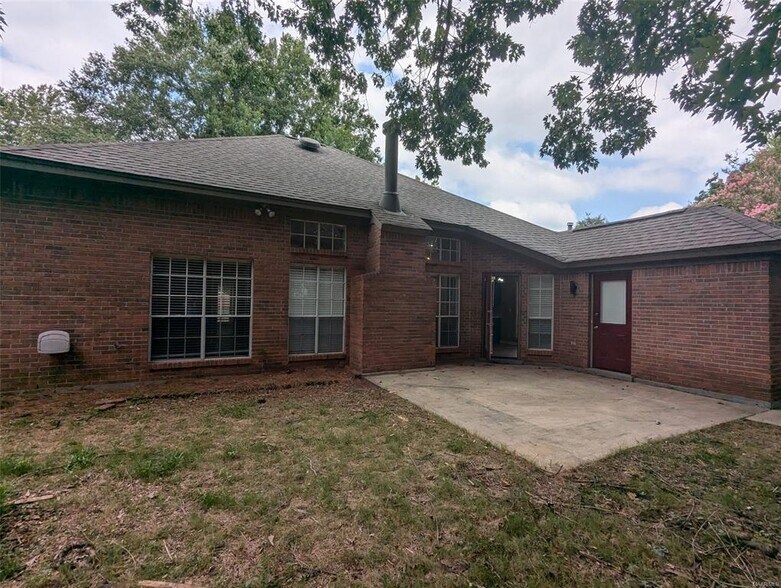 Building Photo - 7157 White Oak Ln