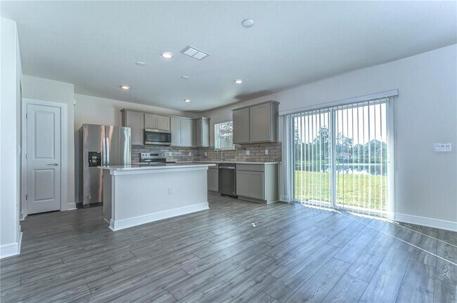 Building Photo - 30600 Thunderbird Dr