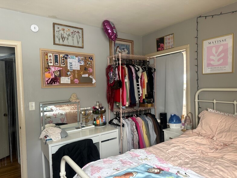 Building Photo - 1421 12th St N