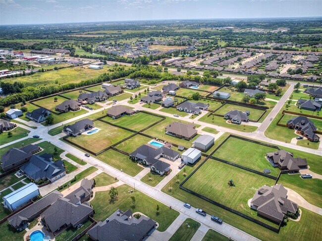 Building Photo - 4001 Timber Valley Dr