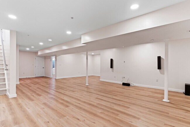 Building Photo - Stunning Single Family in Mechanicsburg