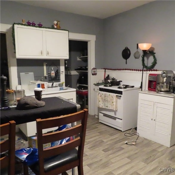 Building Photo - 540 Teall Ave