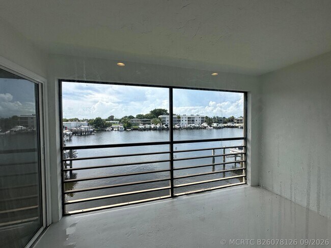 Building Photo - 309 Lake Cir