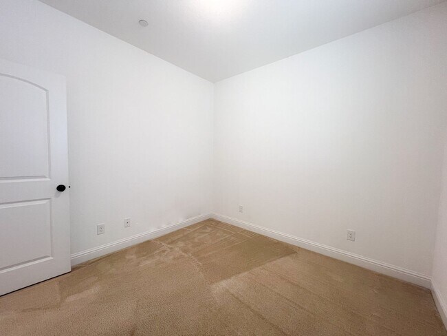 Building Photo - Spacious 4 Bd 3 Bath Home in Elk Grove