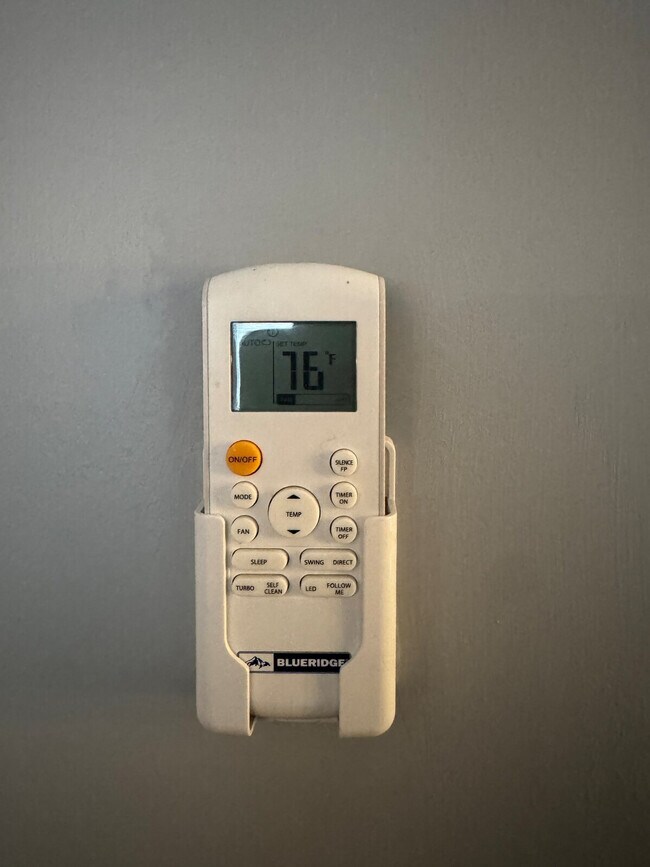 Building Photo - 1506 W Thome Ave