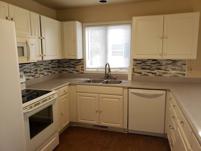 Building Photo - 2002 Middletown Dr