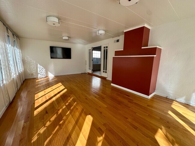 Building Photo - 1367 S Blaney Ave