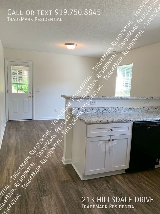 Building Photo - 213 Hillsdale Dr