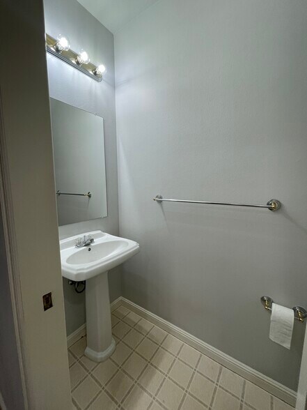 Building Photo - 9205 122nd Ct NE