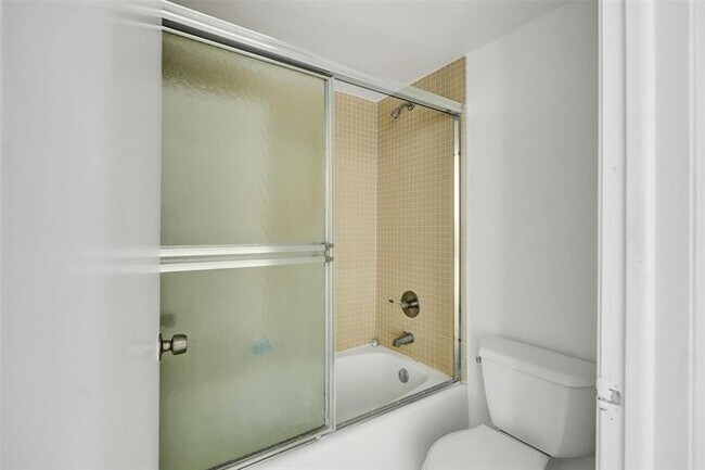 Building Photo - 20515 E Country Club Dr