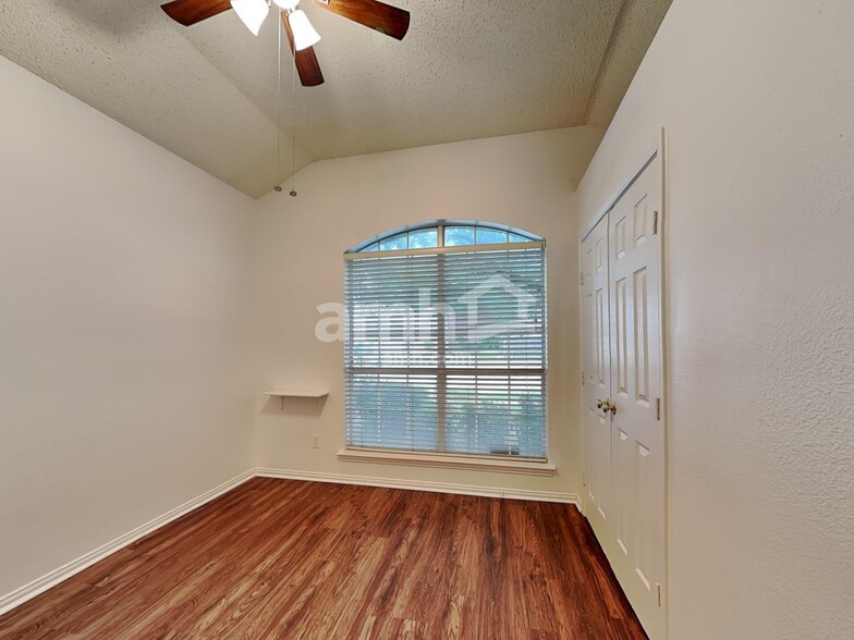 Building Photo - 4504 Highlands Dr