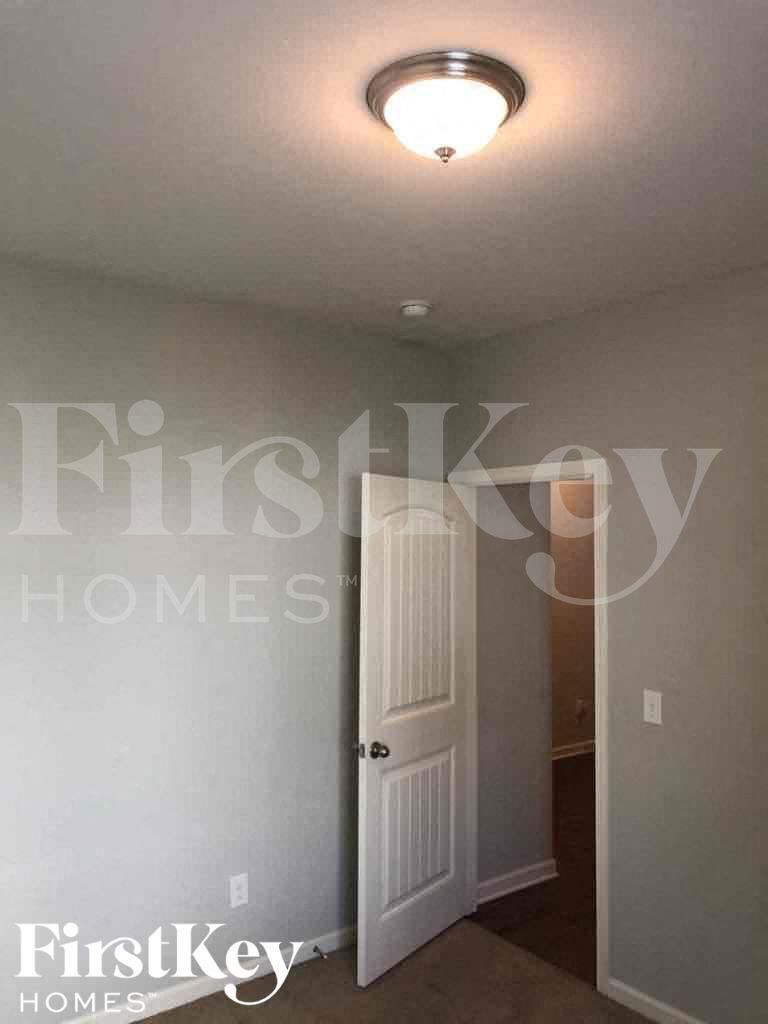 Building Photo - 5037 Bella Ct