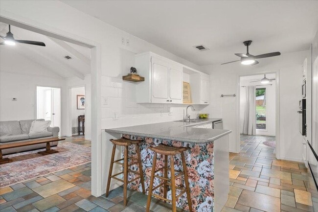 Building Photo - 9503 Castlewood Dr