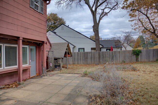 Building Photo - 3-bedroom, 2.5-bath home with mostly hardwood floors