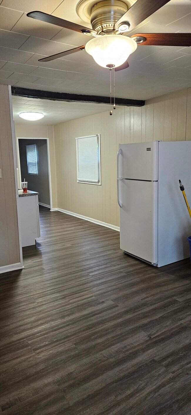 Building Photo - 2085 Bellefontaine Ave