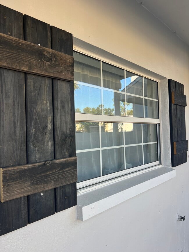 Building Photo - 10042 N 52nd St