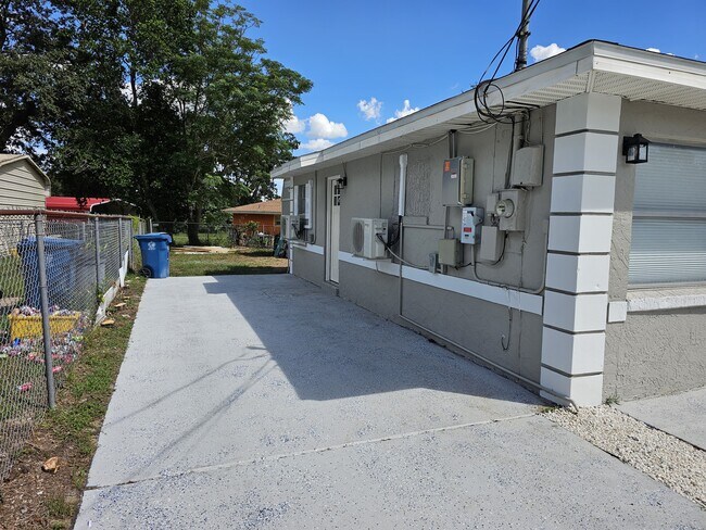 Building Photo - 2117 Lemon St